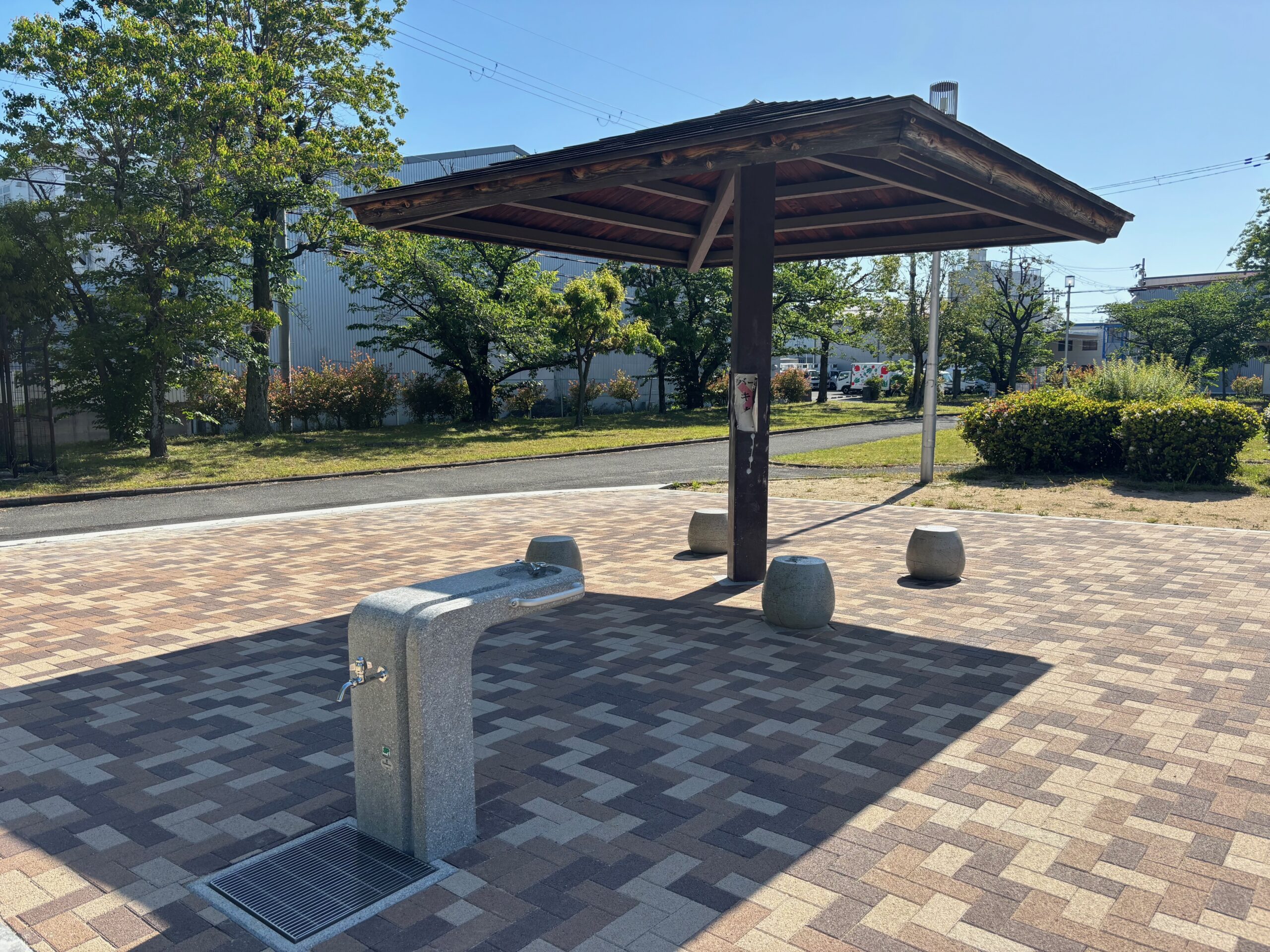 東屋と水飲み場