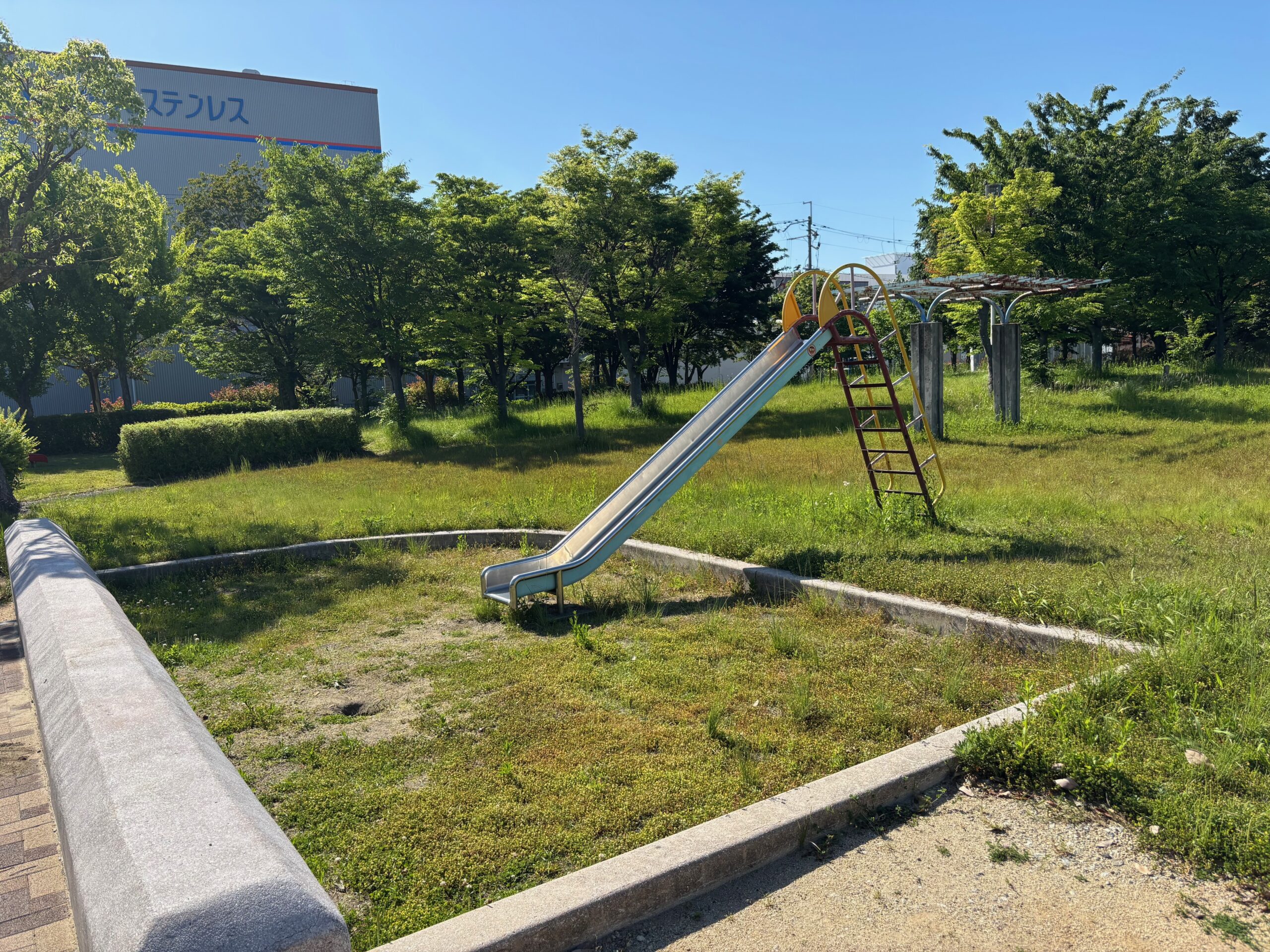子ども遊具・滑り台