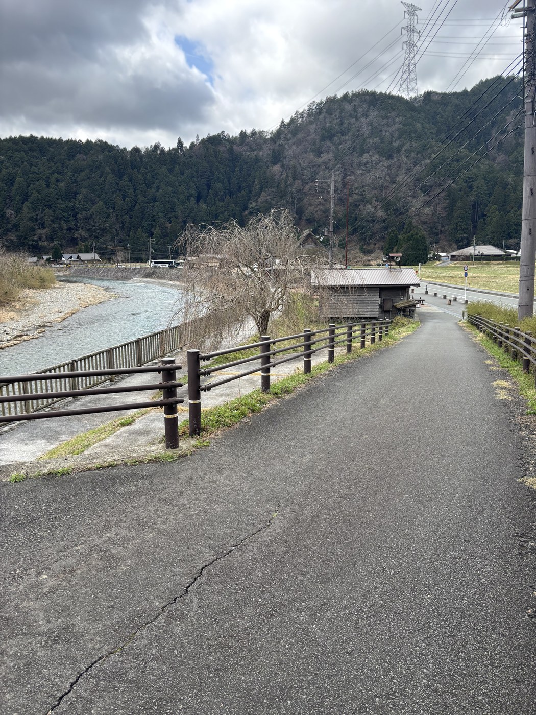 川沿いの散策路