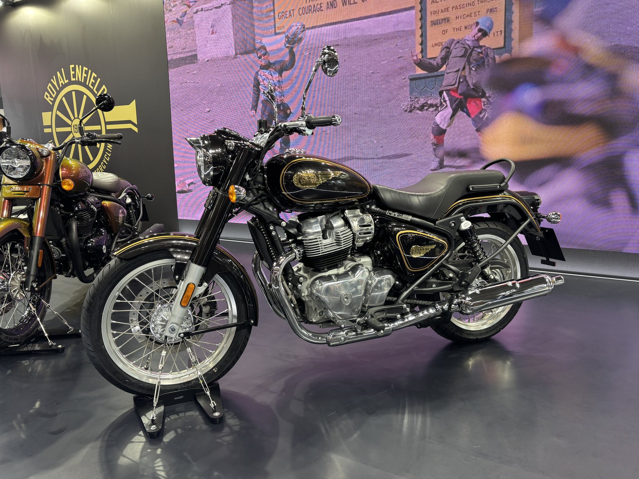 Royal Enfield Bullet 黒×金