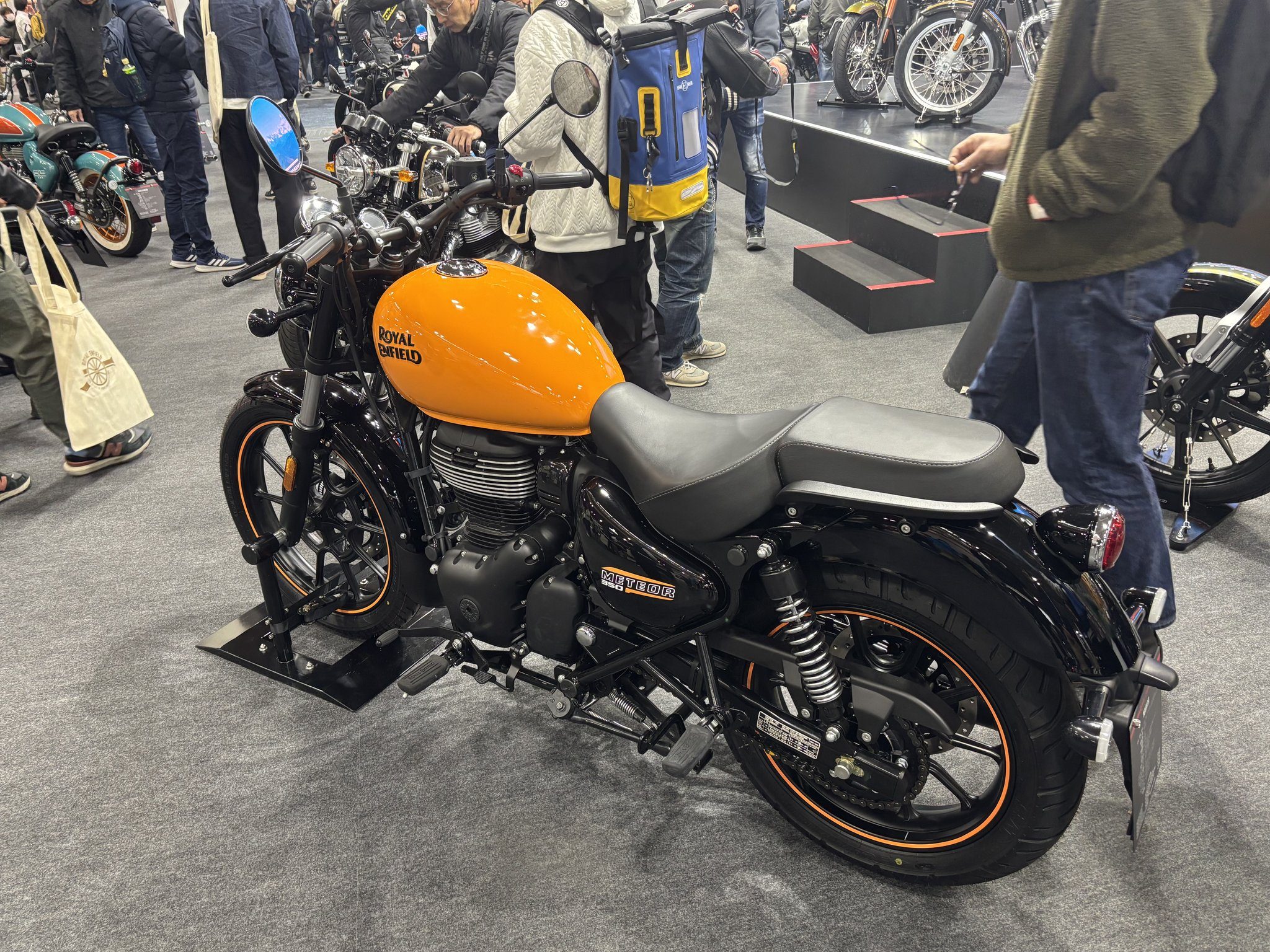 Royal Enfield Meteor オレンジ×黒