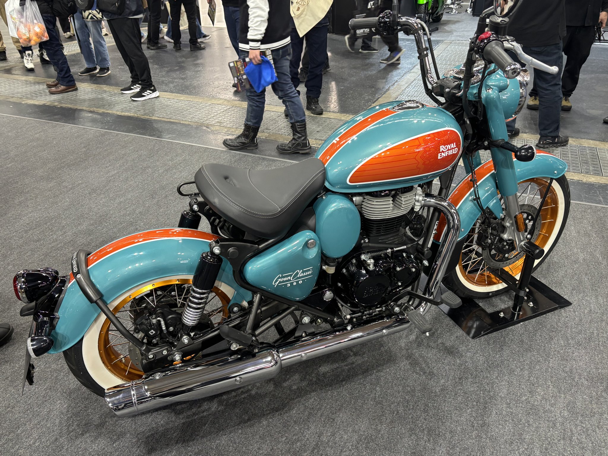 Royal Enfield Classic 水色×オレンジ