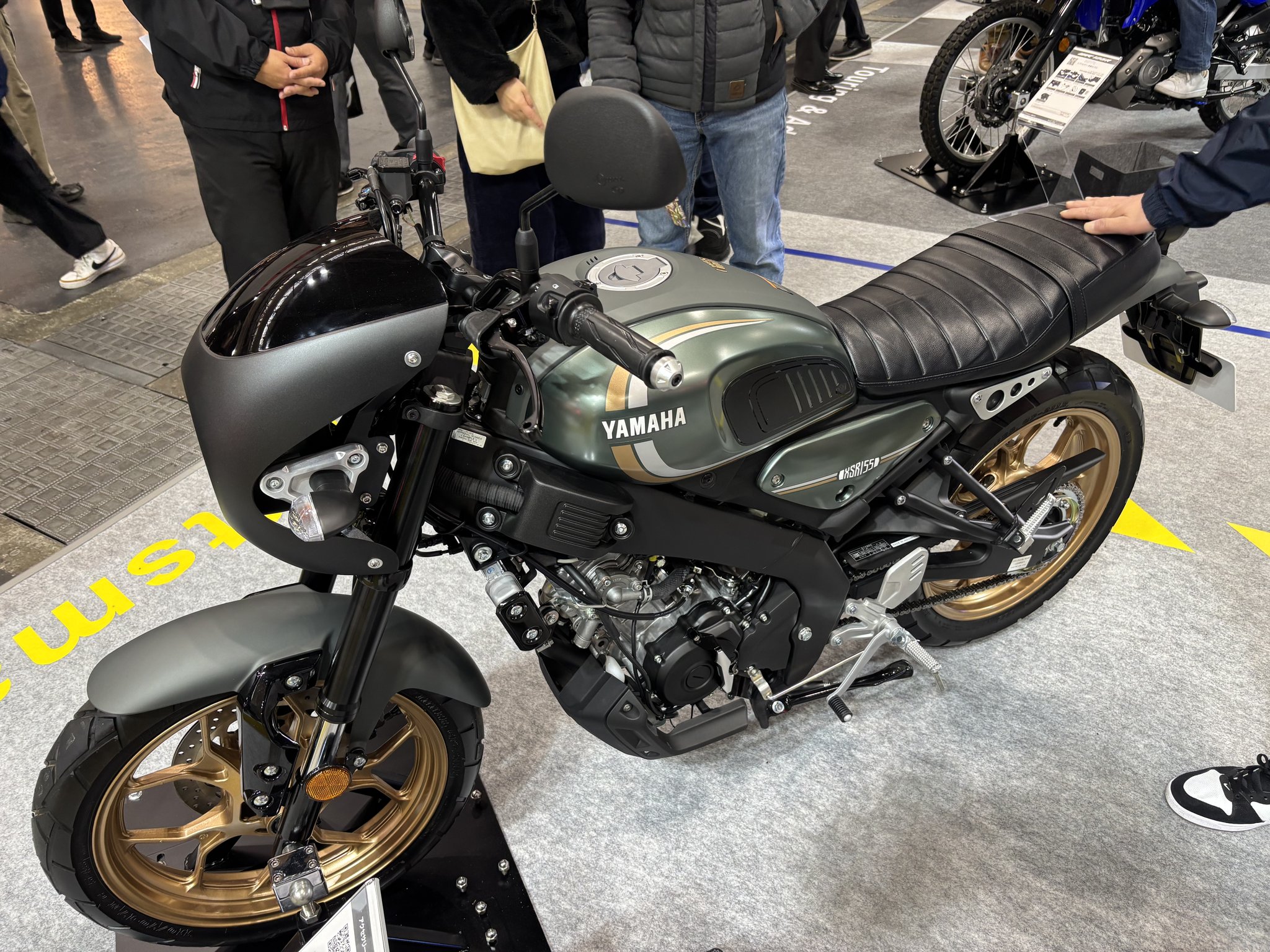 Yamaha XSR900 カーキ
