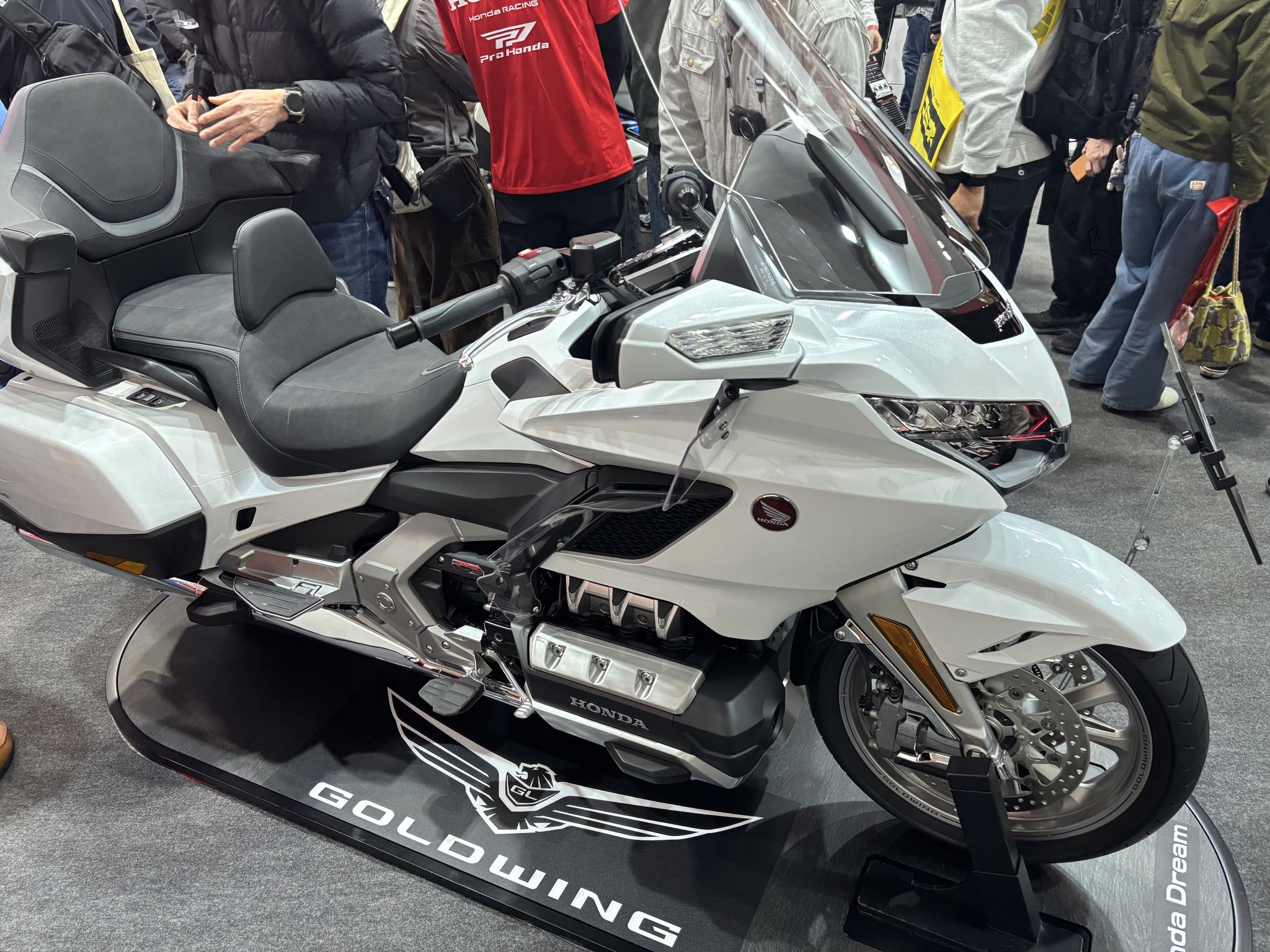 Honda Gold Wing 白