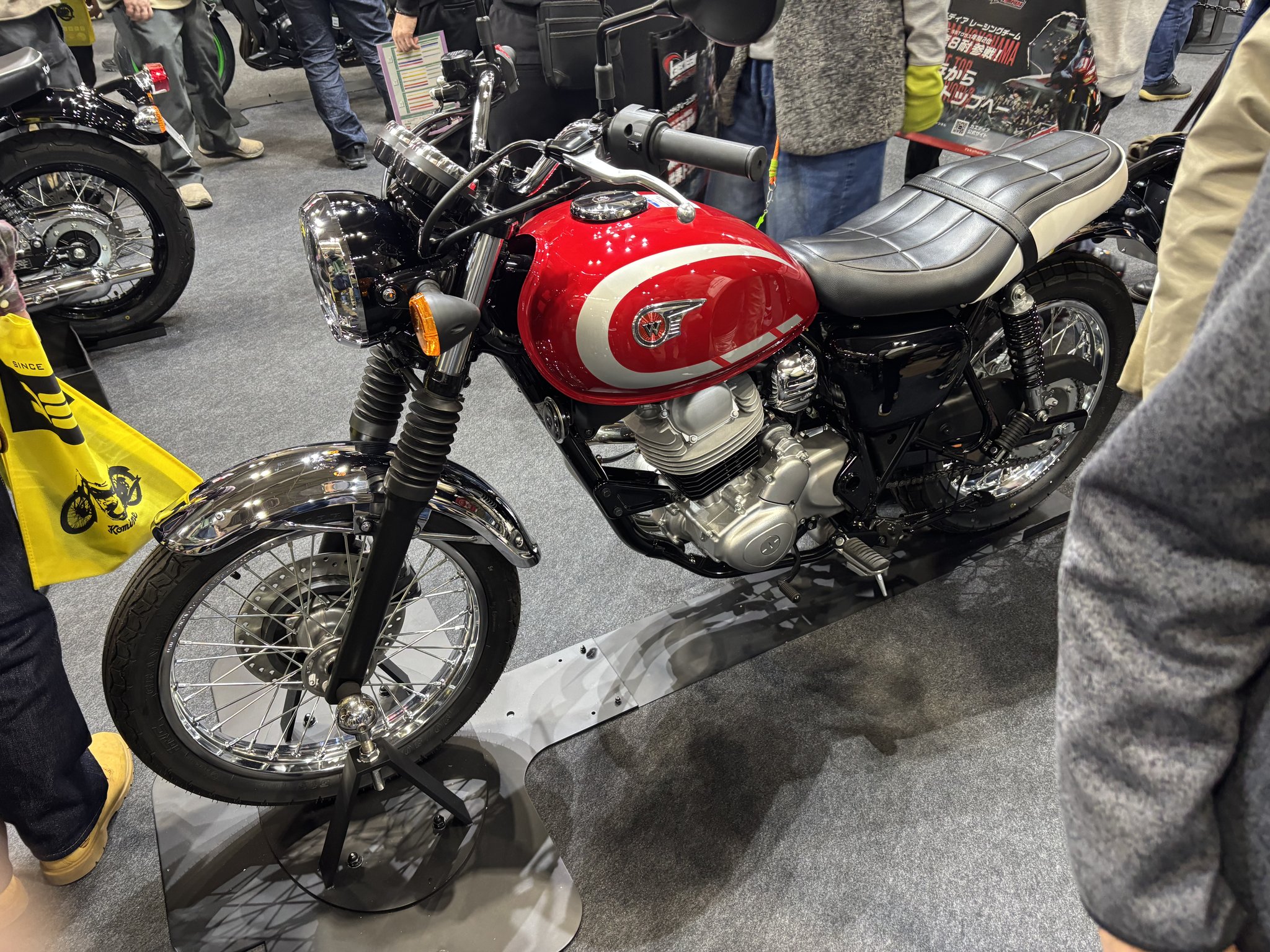 Kawasaki W800 赤×クロム