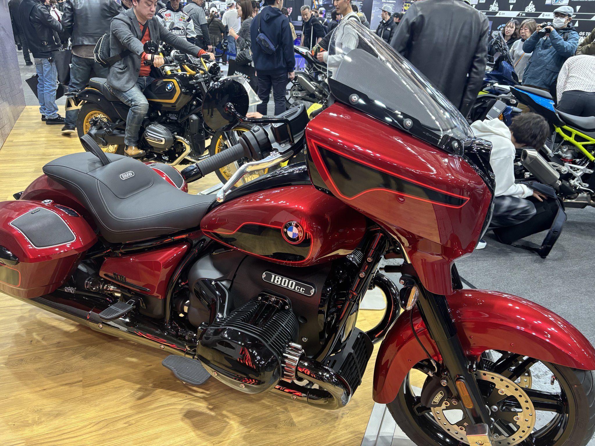 BMW R18B ダークレッド 豪華