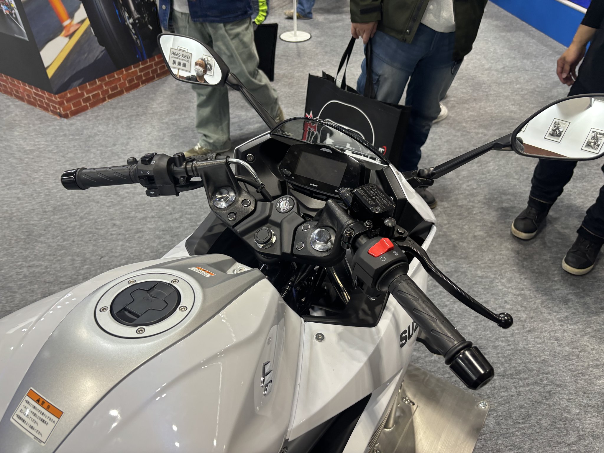 Suzuki バイクのコックピット上から