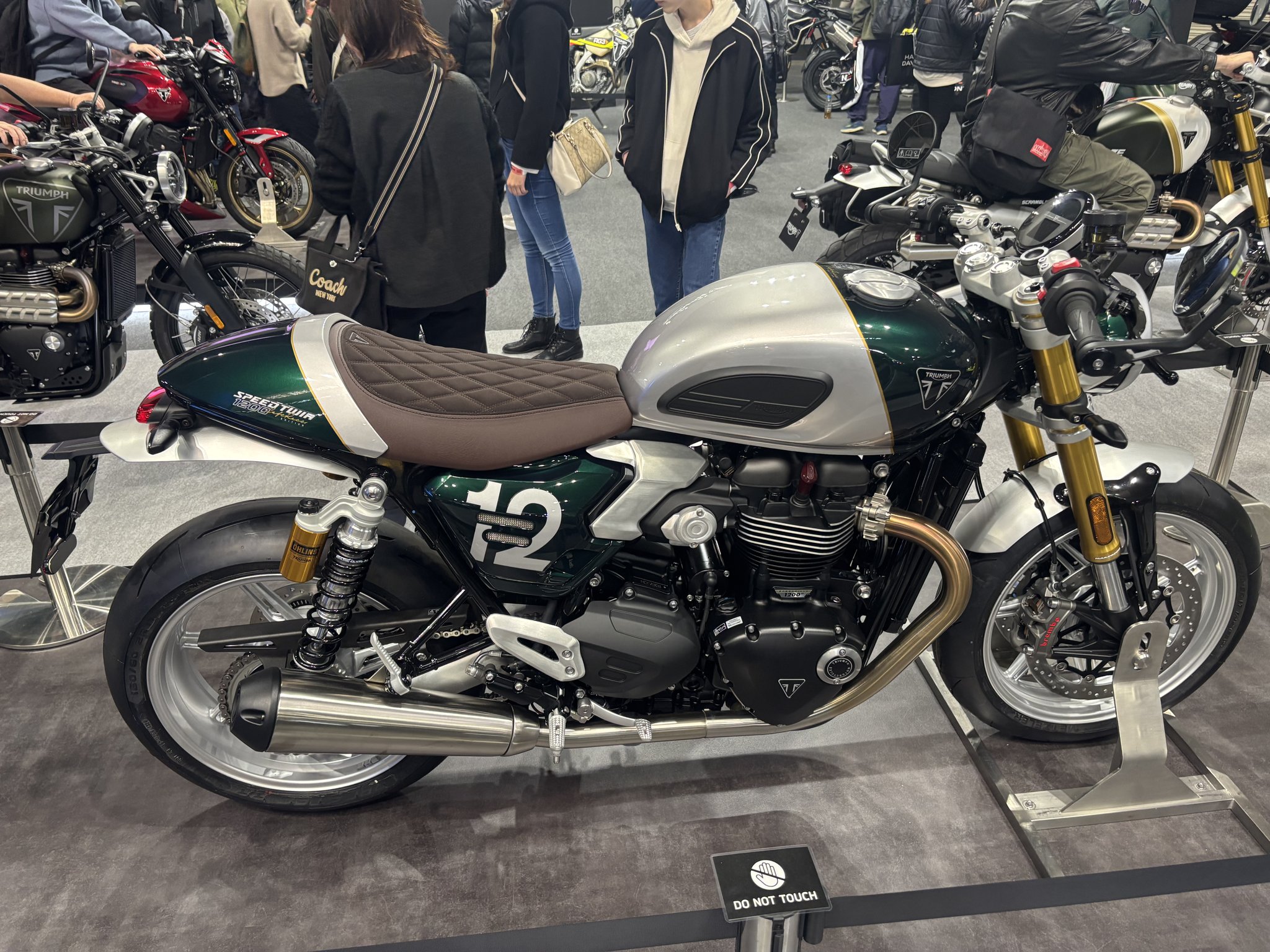 Triumph Speed Twin 1200 グリーン×シルバー