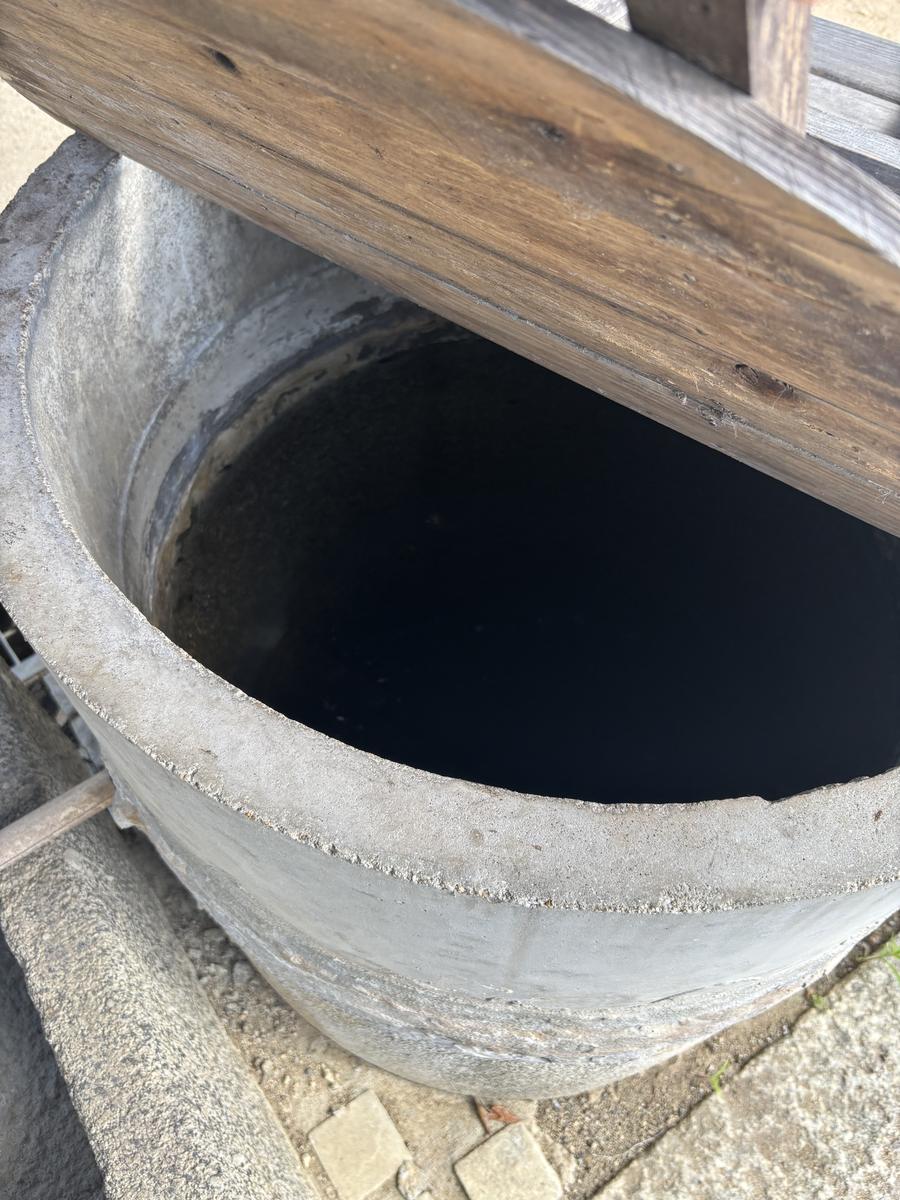京極丹後守が寄進した手水鉢