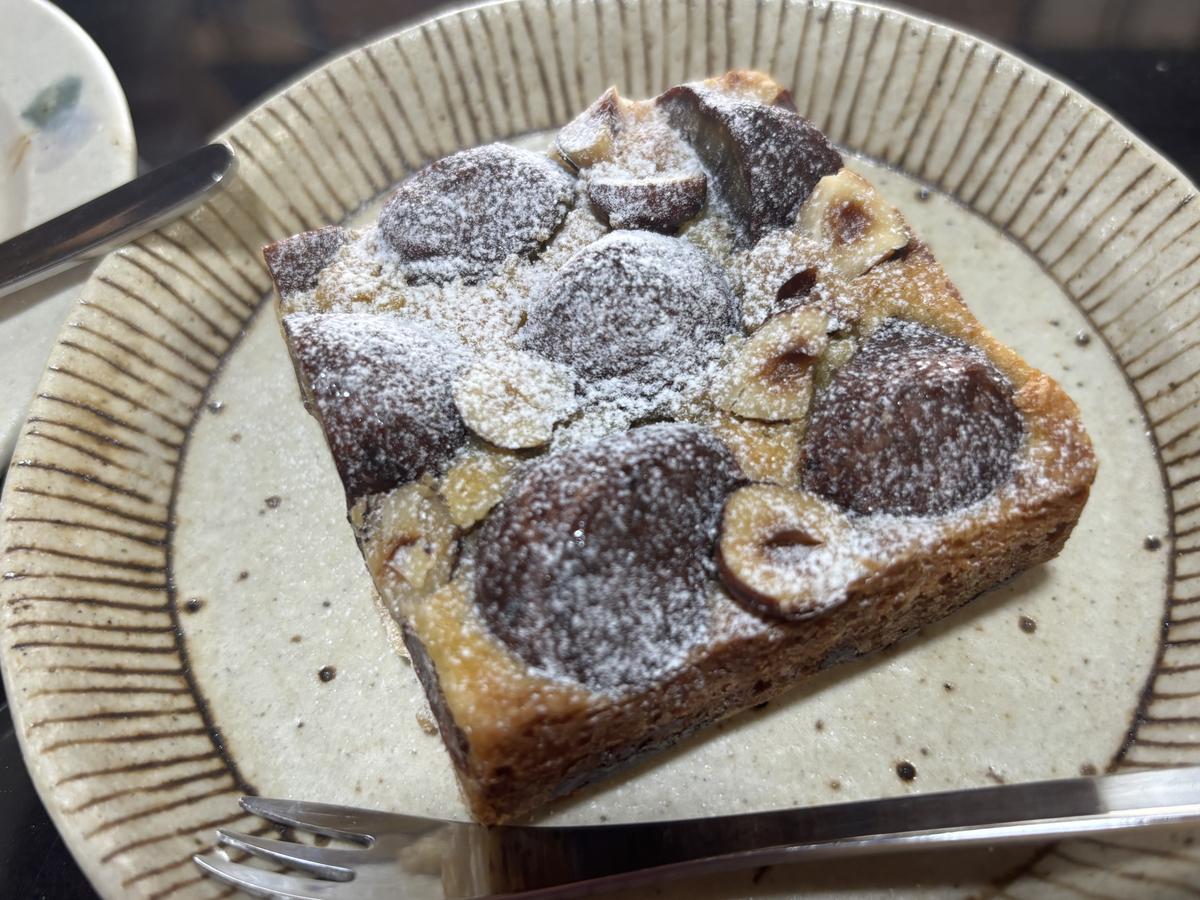 ナッツがのった焼き菓子