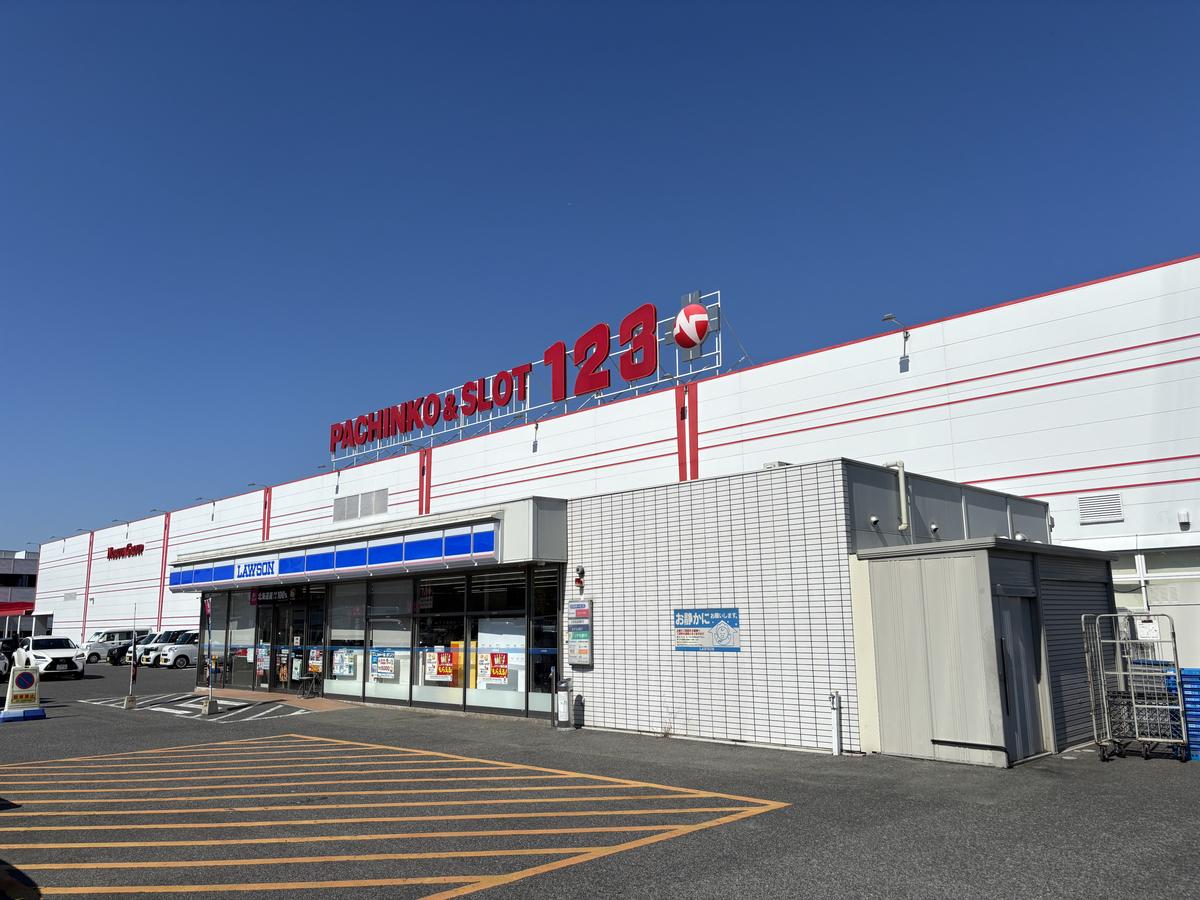 パチンコ＆スロット123の建物